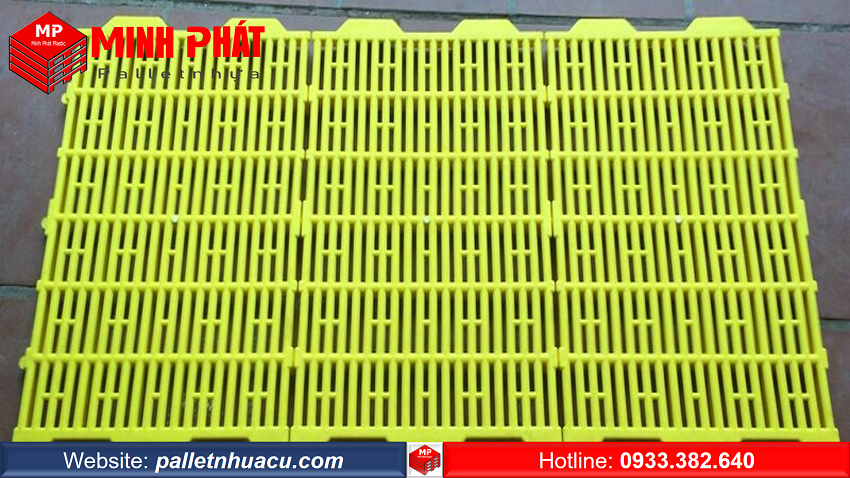 Pallet nhựa lót chuồng heo sạch sẽ, bền bỉ cho chuồng trại